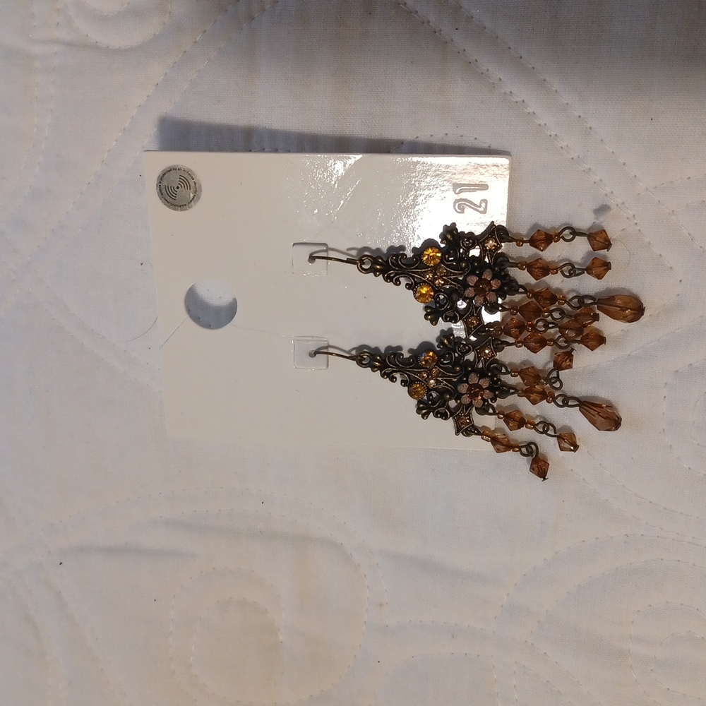 Chandelier earrings - Picture 2 of 3